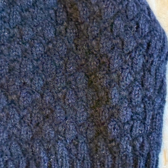 Abercrombie&Fitch "Ezra Fitch" Navy Cashmere Cropped Sweater Size Medium - Picture 3 of 5